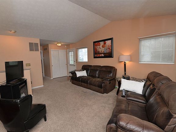 2nd image of 10836 Doral Ct
