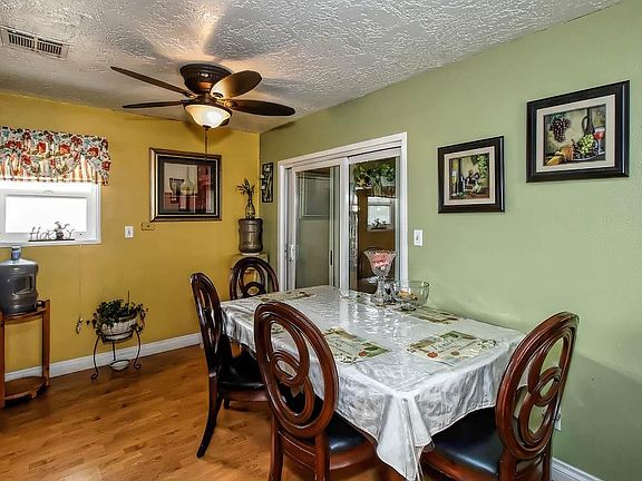 5th image of 9415 Buckthorn Ave