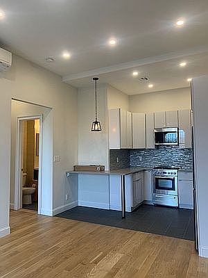3rd image of 149 W 78th St #3F