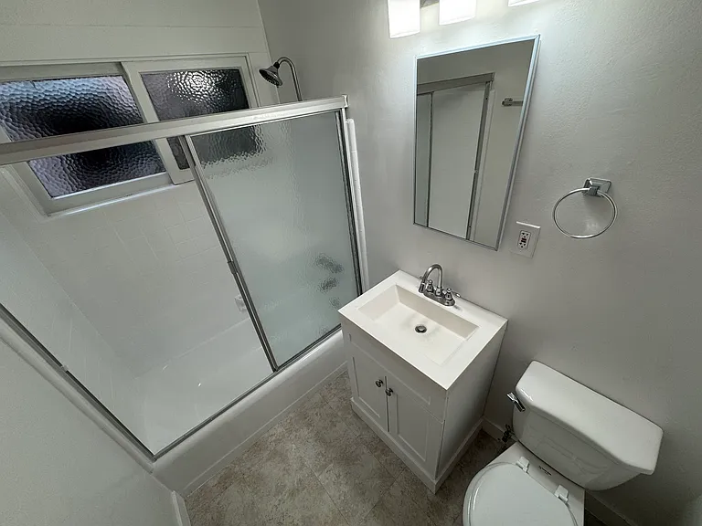 6000 Franklin Avenue — Photo 14