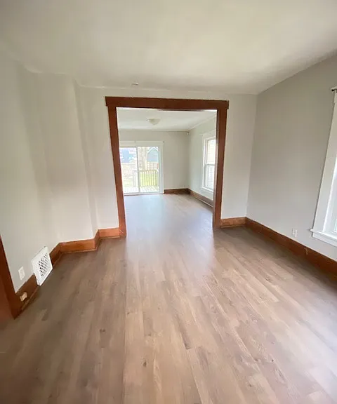 414 Allen St — Photo 3