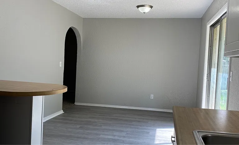 605 Lloyd Ave — Photo 6