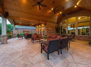2401 Pebble Lodge Ln, Friendswood, TX 77546