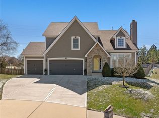 12670 S Hedge Ct, Olathe, KS 66061