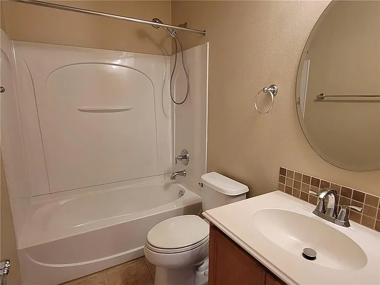 208 Hummingbird Ln — Photo 16