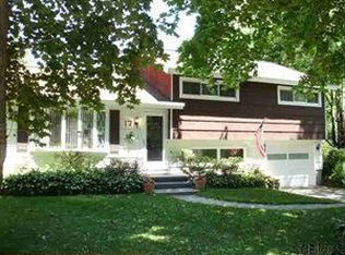 17 Harwood Dr, Glenville, NY 12302