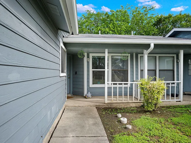 8317 Forest Ridge Dr — Photo 2