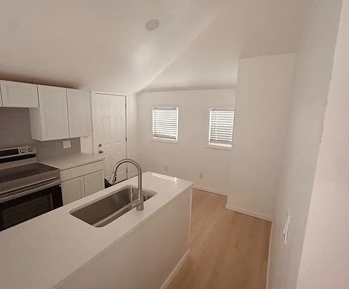 135 Lawndale Ave — Photo 3