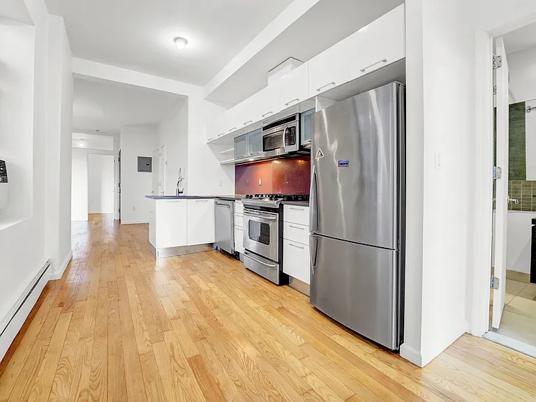 1060 Putnam Ave #2R — Photo 8