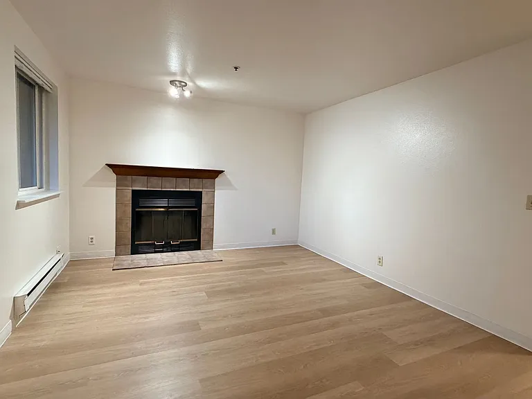 Brighton North Apartments — Photo 16