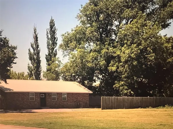 311 N Walnut Ave, Sayre, OK 73645