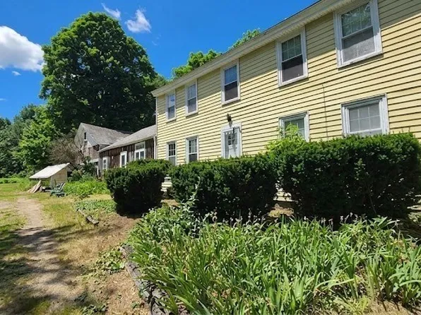 12 Brookline St, Pepperell, MA 01463
