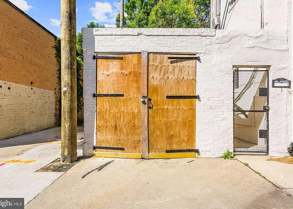 Building Photo 3