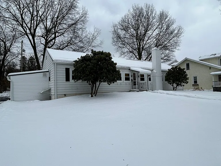 220 Ridge Ave — Photo 2