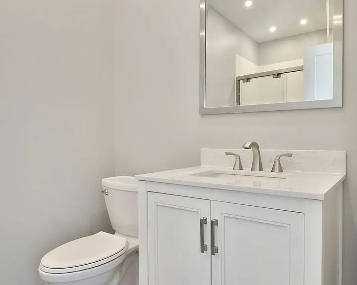 622 W State St — Photo 10