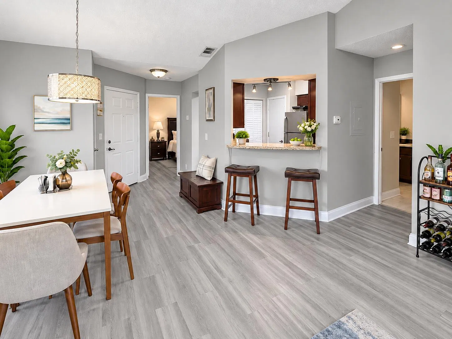2 bed, 2.0 bath, 887 sqft, $2,050 — Photo 1