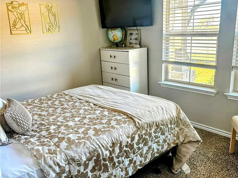 305 Bobby Lou Ln — Photo 3
