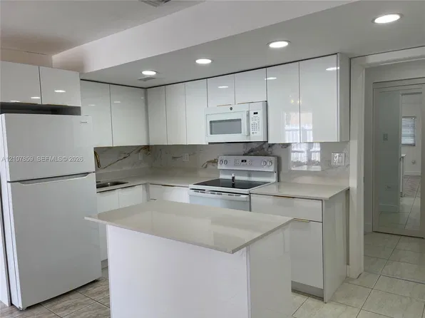 1405 NW 121st St, North Miami, FL 33167