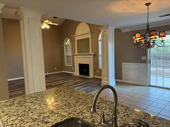 4th image of 129 Stoneforest Dr