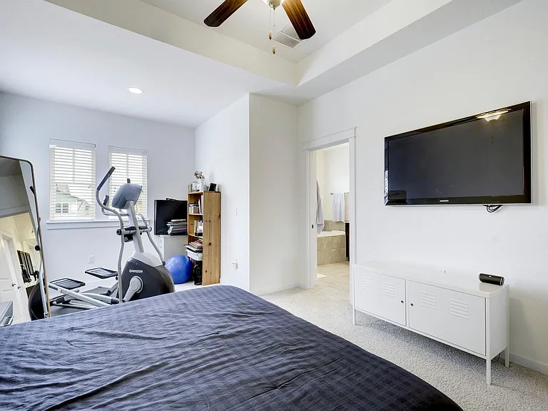4136 Berkman Dr — Photo 15