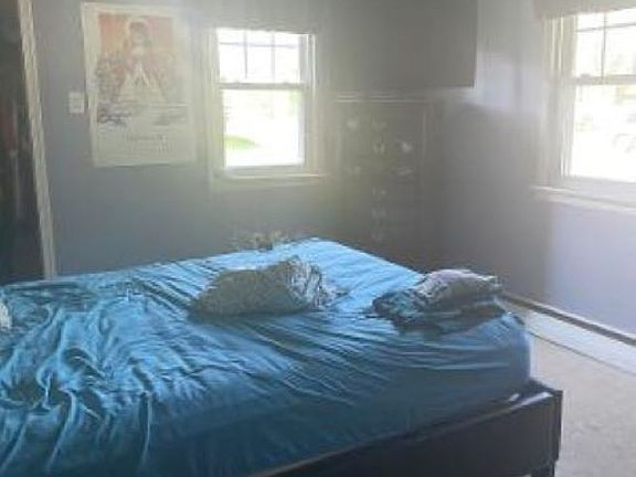 5th image of 922 Shirley Ave