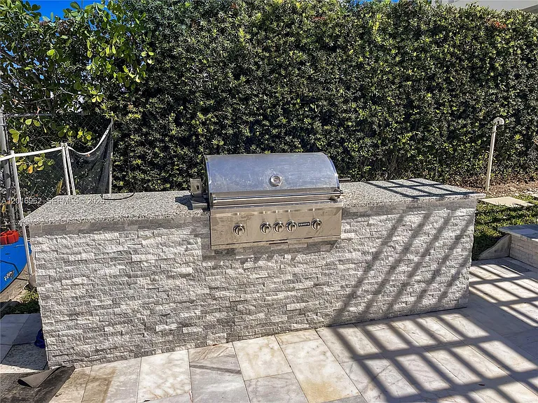 9380 Bay Dr — Photo 7