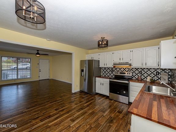 5th image of 409 E Churchwell Ave