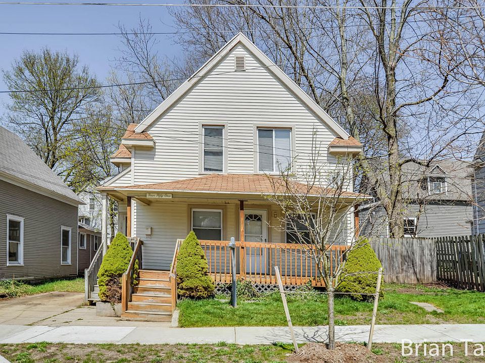 1st image of 451 Fernando St NE