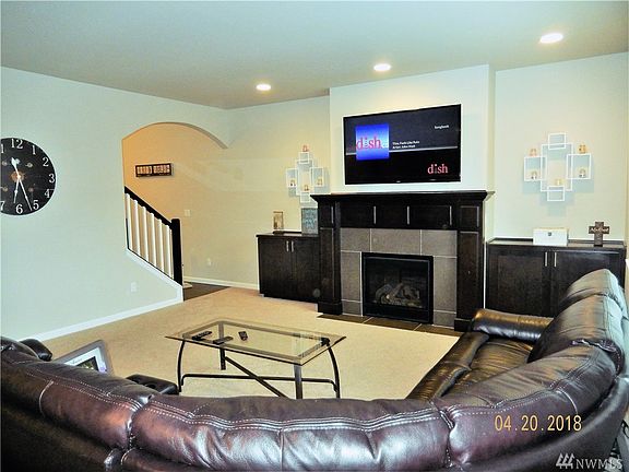 Gorgeous living room with Gas fireplace