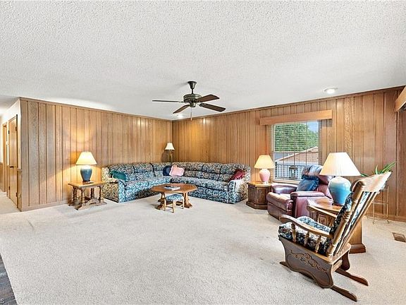 3rd image of 325 Spring St