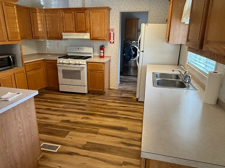 610 E Park Dr — Photo 4
