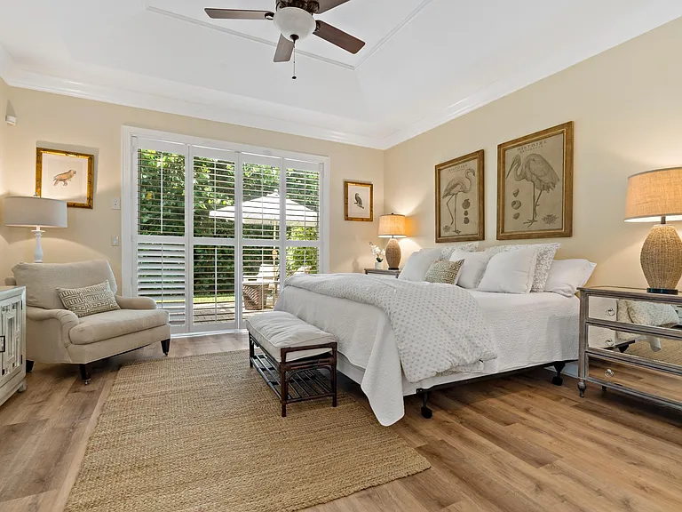 2140 N Maiden Ln — Photo 14