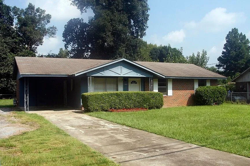 3 bed, 1200 sqft, $1,200 — Photo 2