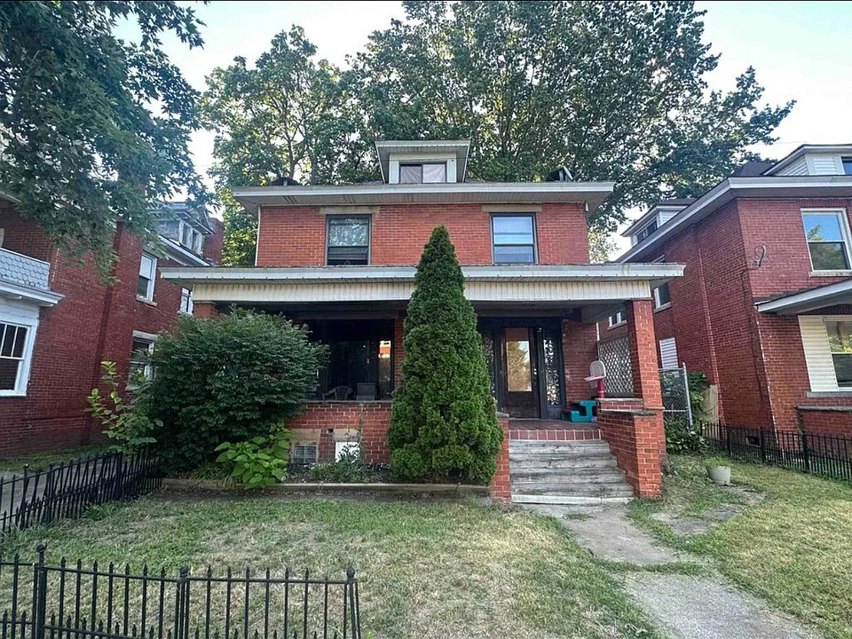 526 4th St