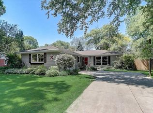 2110 Manor Green Dr, Madison, WI 53711