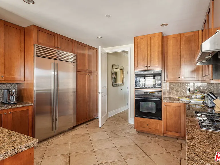 10727 Wilshire Blvd #1904 — Photo 20