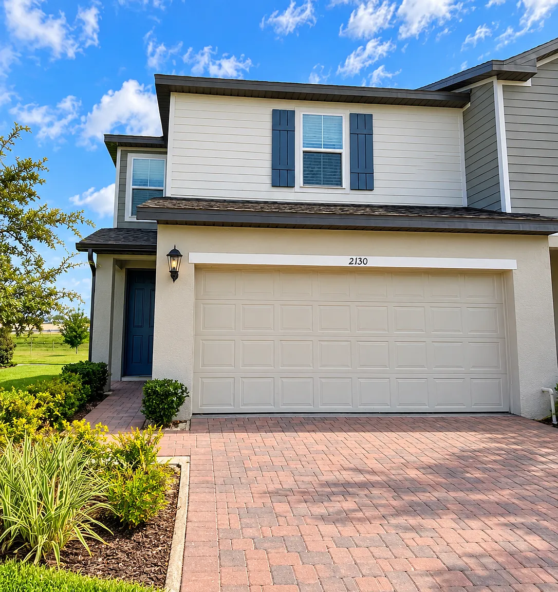 3 bed, 2.5 bath, 2081 sqft, $2,450 — Photo 2