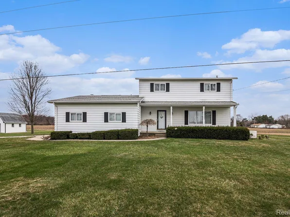 7048 Seymour Rd, Swartz Creek, MI 48473