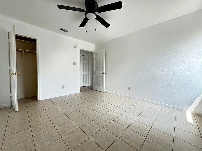 1413 Nicholas Cir #B — Photo 12
