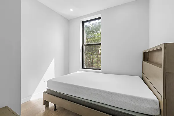 Rented by Blue Sky Management NY Inc | media 48