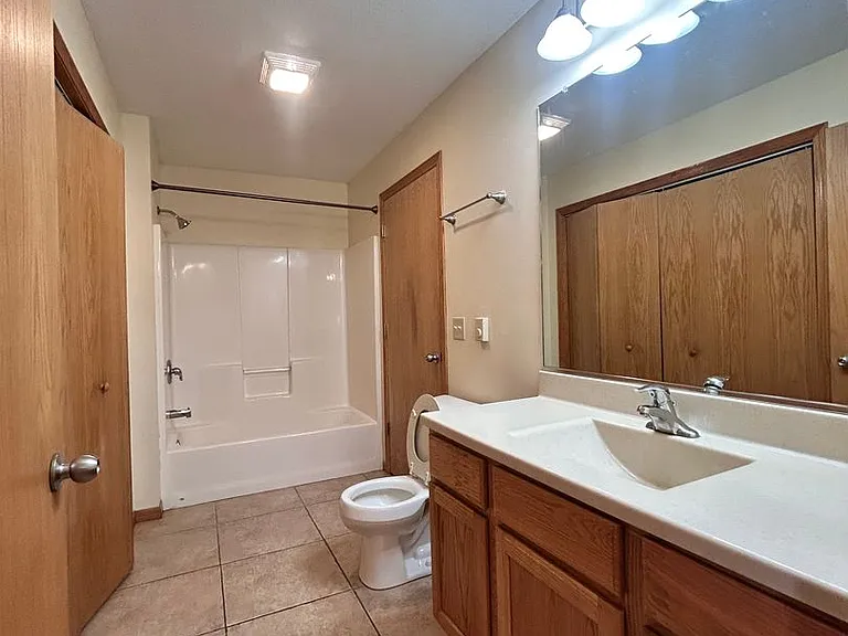1027 Dutchman Dr — Photo 9