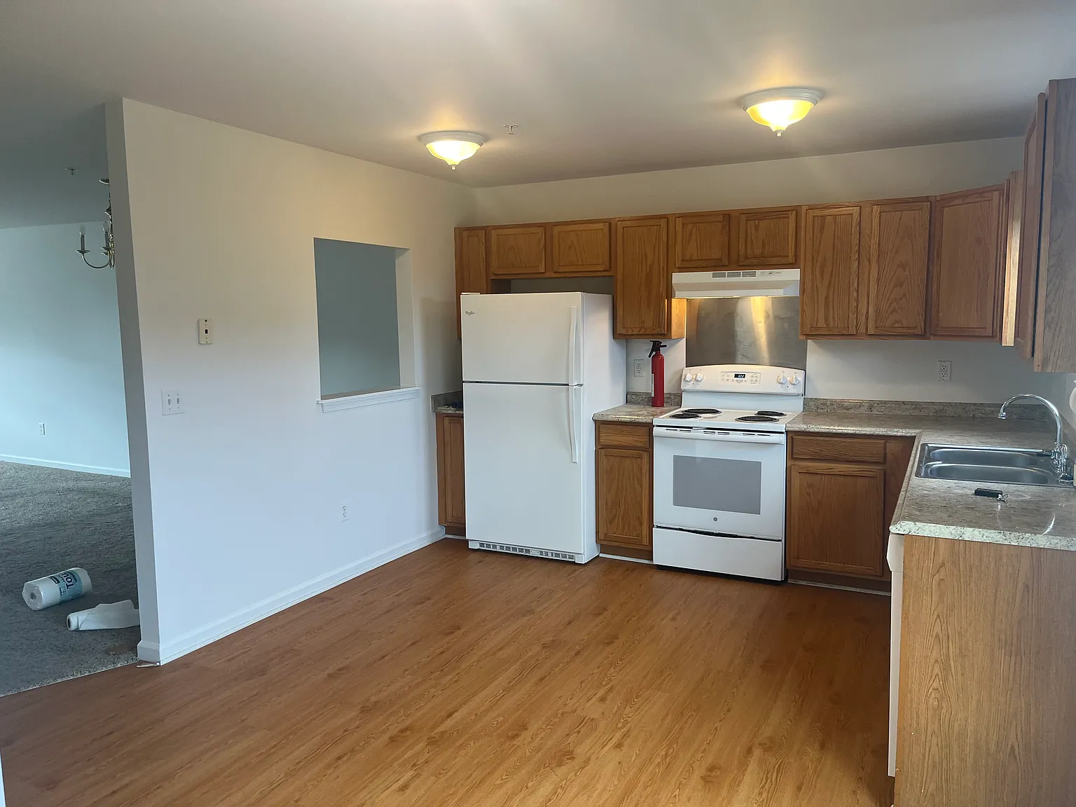 3 bed, 2.5 bath, 1900 sqft, $2,050 — Photo 2