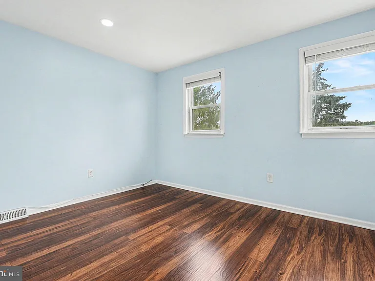 261 Florence Dr — Photo 7