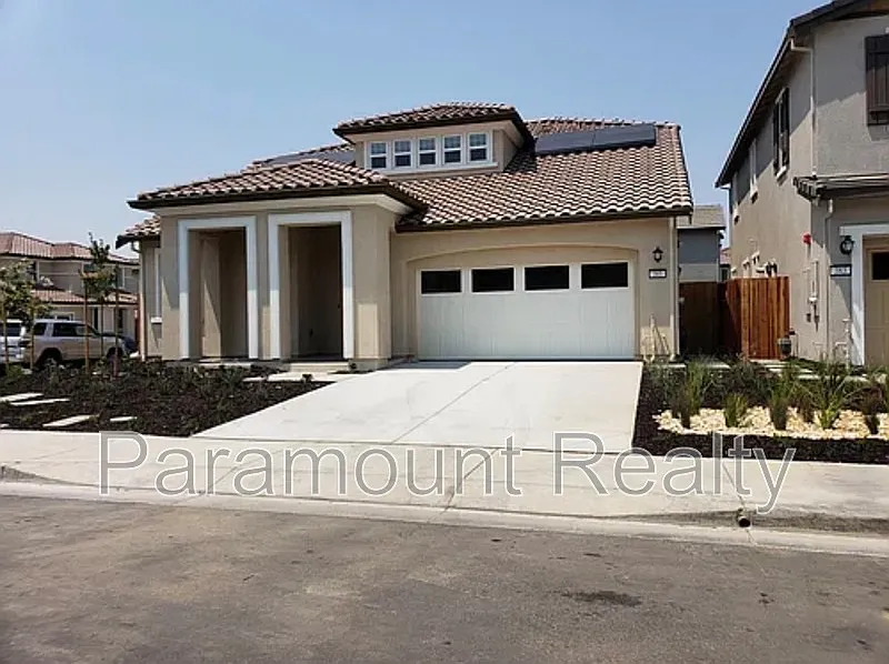 4 bed, 3.0 bath, 2350 sqft, $3,595 — Photo 1