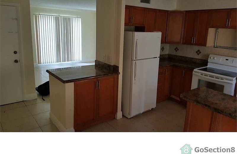 2nd image of 4459 Treehouse Ln #B