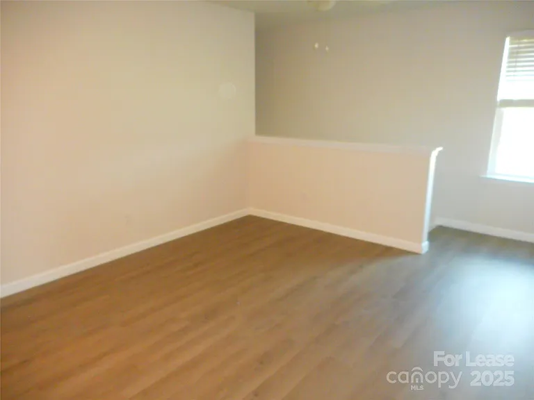 3058 Eastcott Ave — Photo 23