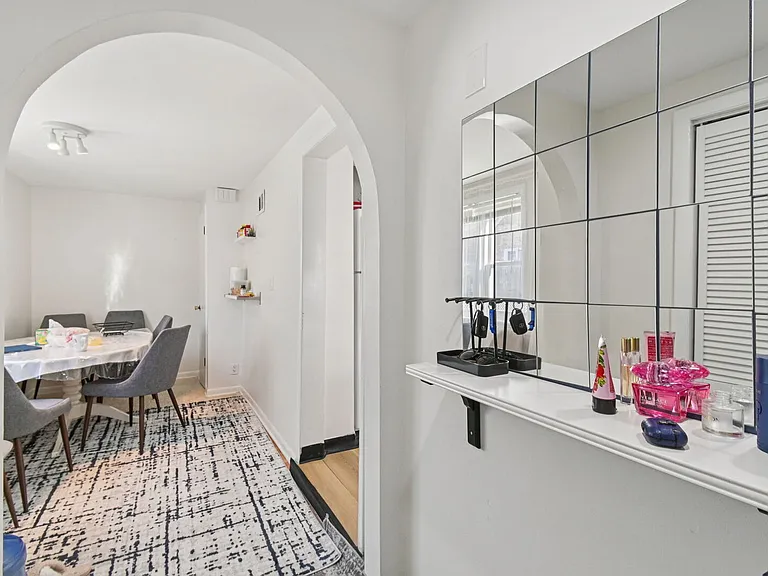 5017 N Meade Ave #CH — Photo 6