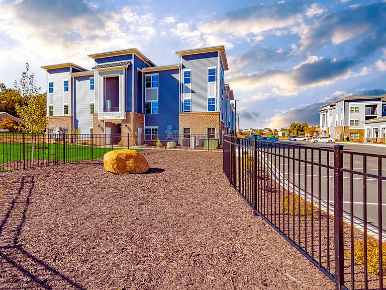 Grand Oaks Apartments — Photo 40