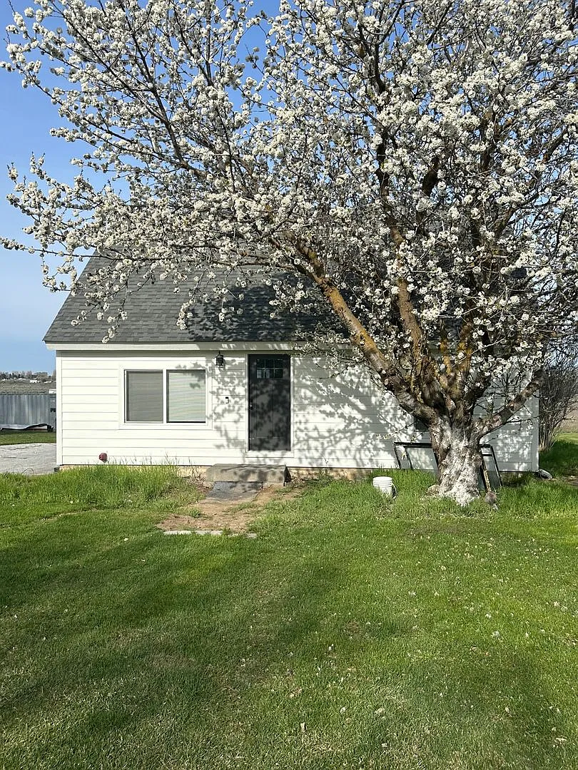 Country Living — Photo 1