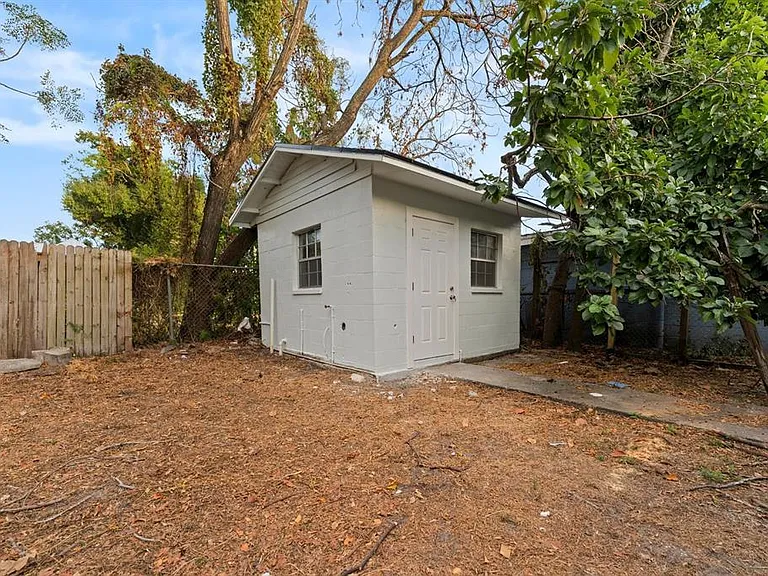2825 N Taliaferro Ave — Photo 16